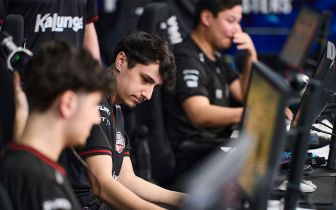 RED luta, mas cai para a Team Spirit e está eliminada da IEM Rio 2026