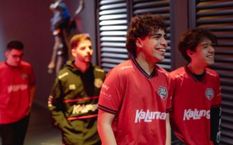 RED Canids pega a FlyQuest valendo vaga nos playoffs da Demacia Cup 2026; veja quando será o jogo