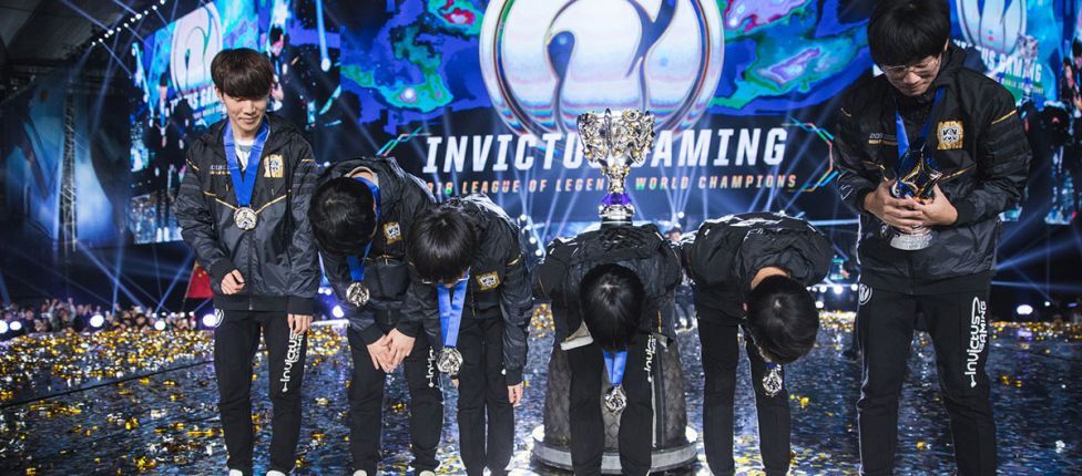 Invictus Gaming não da chances para a Fnatic, e se torna a primeira equipe chinesa campeã do Mundial de LoL