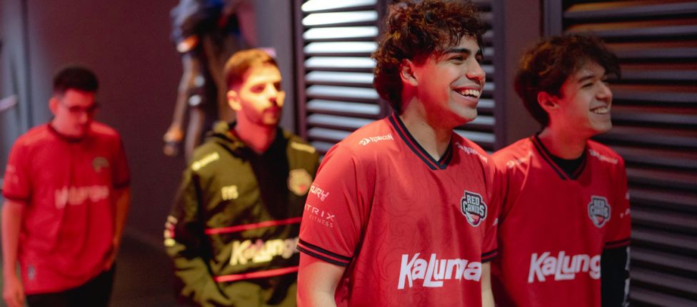 RED Canids pega a FlyQuest valendo vaga nos playoffs da Demacia Cup 2026; veja quando será o jogo